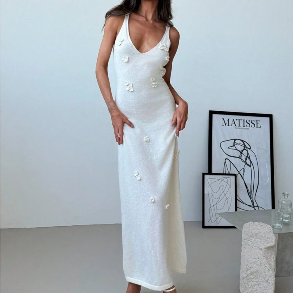 Elegant White Sleeveless Maxi Dress
